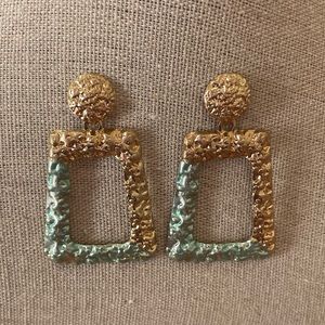 💥NEW ARRIVAL!💥 Molly Mint and Gold Earrings